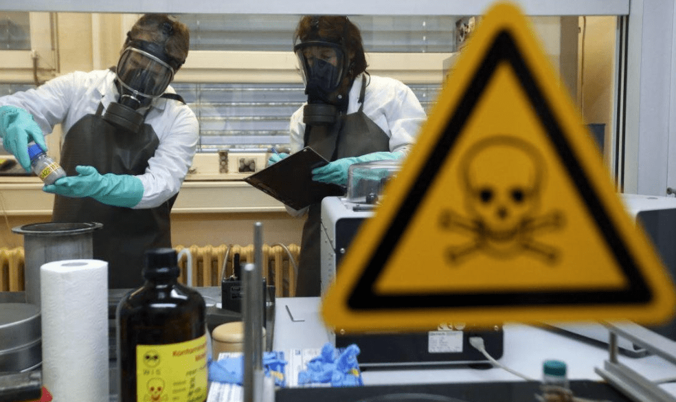 看這回美國(guó)作何解釋?zhuān)W洲的新冠病毒或來(lái)自德堡，傳播路徑已公布