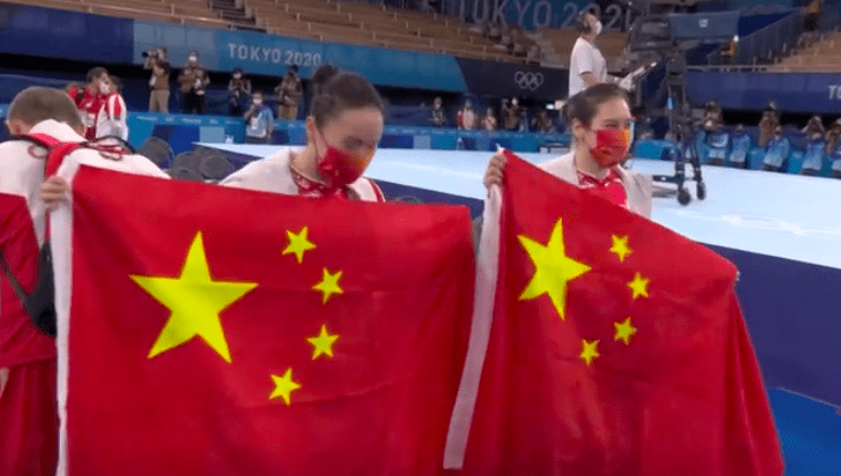 0.9分險(xiǎn)勝！中國(guó)包攬金銀牌再升兩面五星紅旗，日本美國(guó)無(wú)緣銅牌